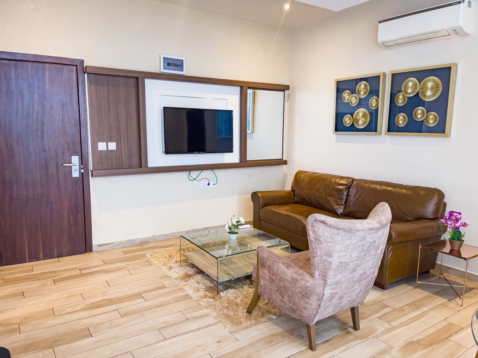 executive-suite-apartment-san-marino-hotel-ghana